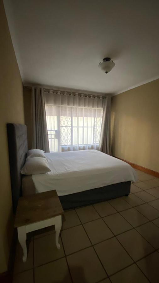 Entire 4 Bedroom House In Midrand, Johannesburg Randjesfontein Eksteriør bilde